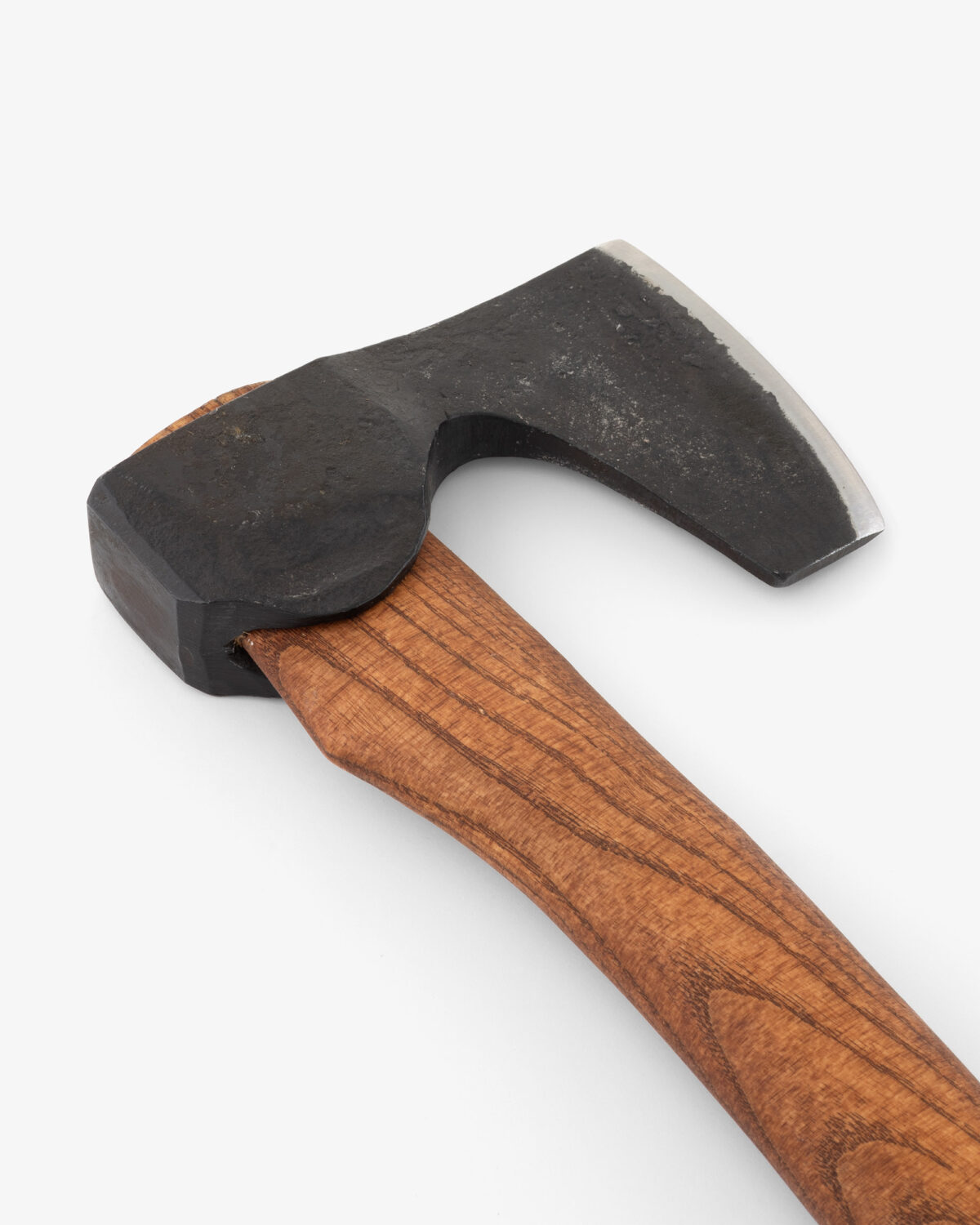 Kirvukas AX6